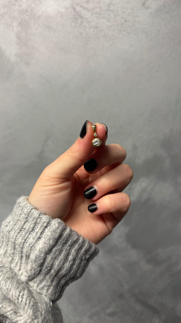 Zlatý Přívěsek, 0.9 g