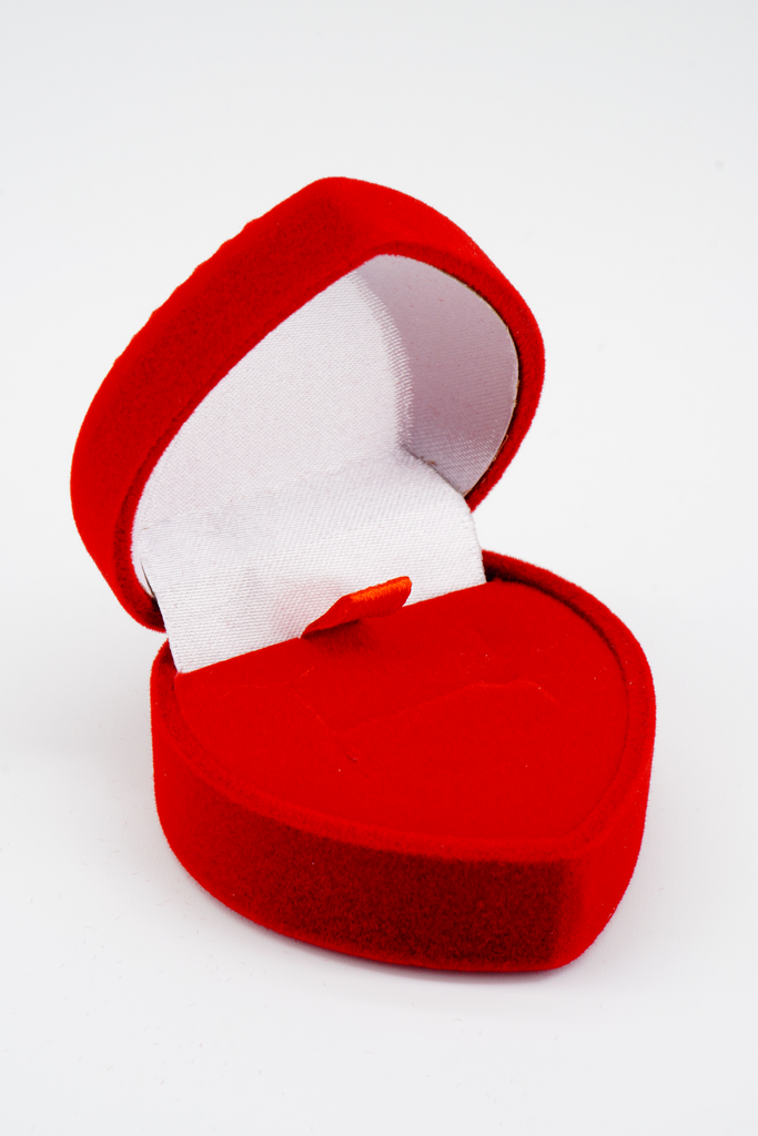 Červená semišová krabička ve tvaru srdce (5415805878410)
